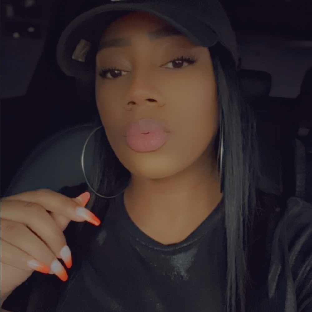 Meet your Posher, Whitney